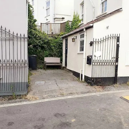 2 Bdrm House Off Whiteladies Free Parking Sleeps 6 Semesterbostad *