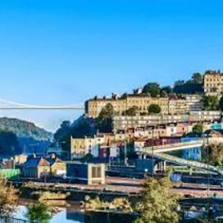 2 Bdrm House Off Whiteladies Free Parking Sleeps 6 *